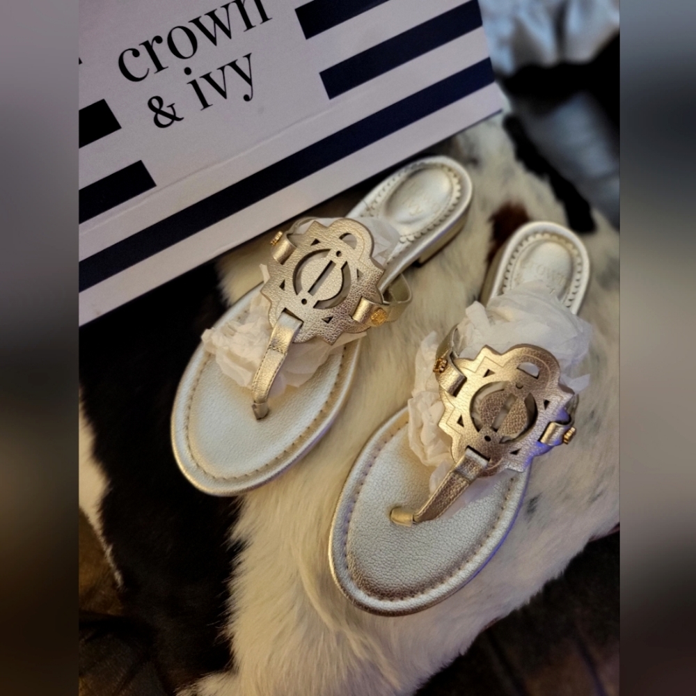 NWT Women's Crown & Ivy Sandals Size 6.5 Light Gold  (New in Box)